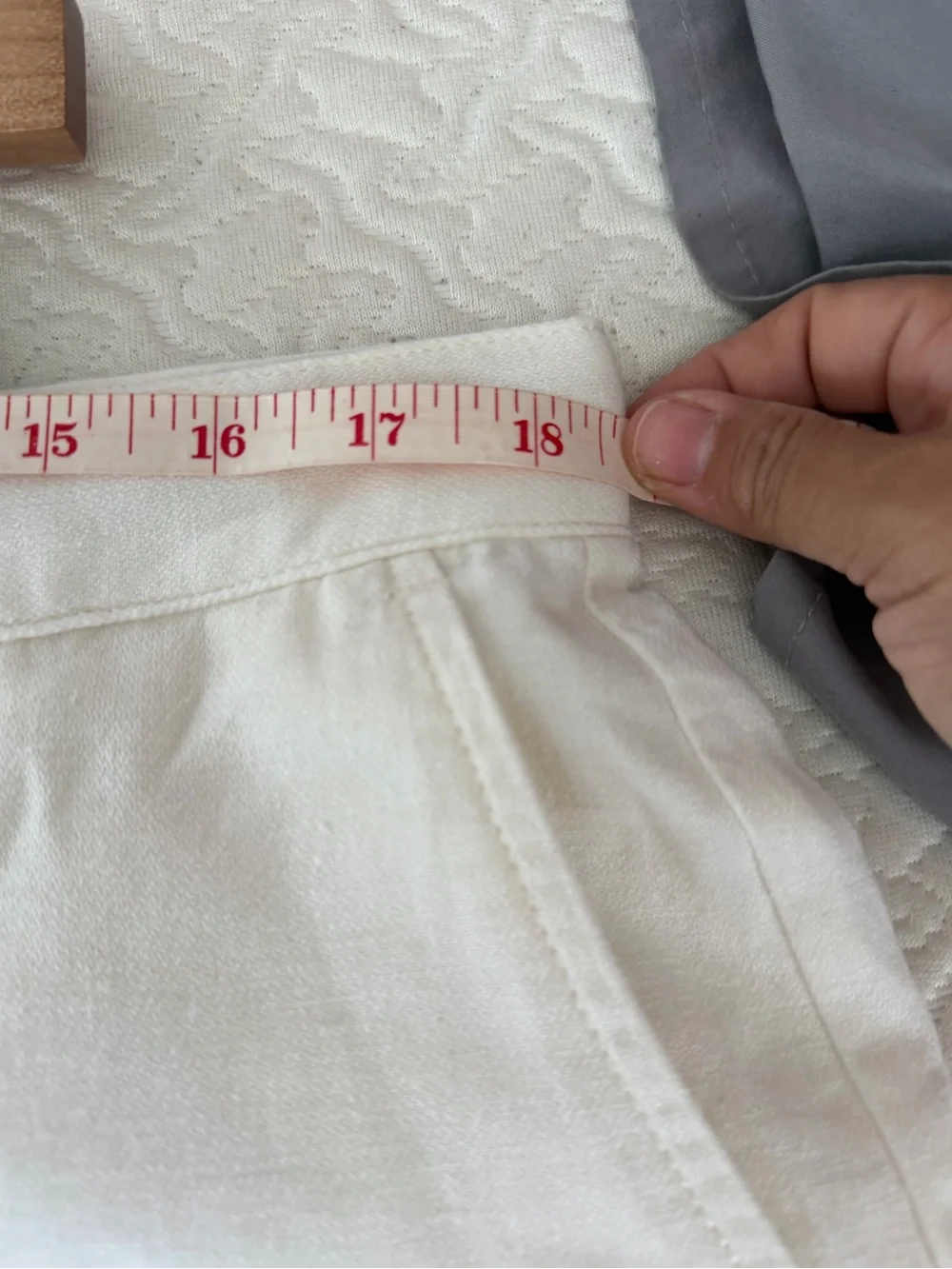 NWT Banana Republic chino coastal Men’s Linen Blend 7” Shorts White Size 35